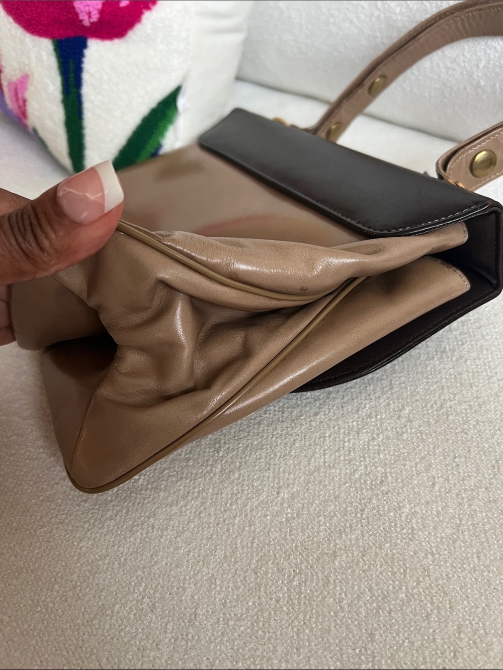 Vintage Black and Tan Structured Top-Handle Satchel - Picture 11 of 16